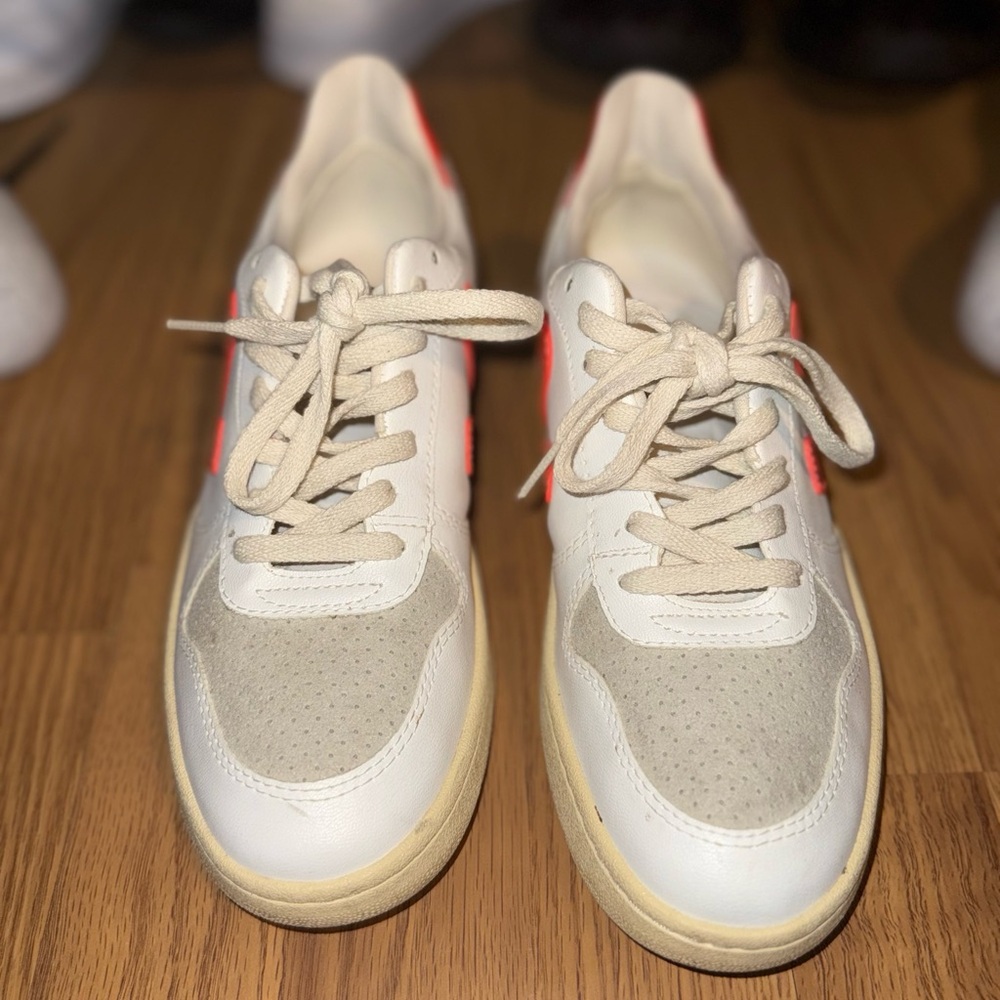 Veja Women's Sneakers in White and Cream